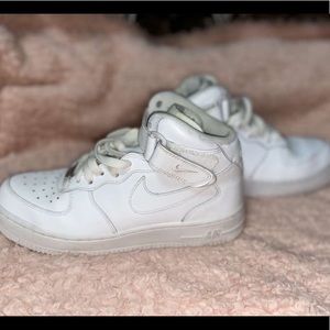 NIKE AIR FORCE MIDS